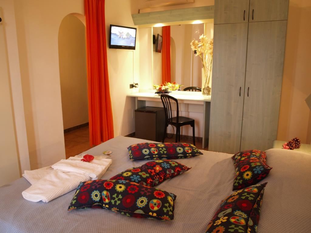 Club Esse Cala Bitta Hotel Baja Sardinia Bilik gambar